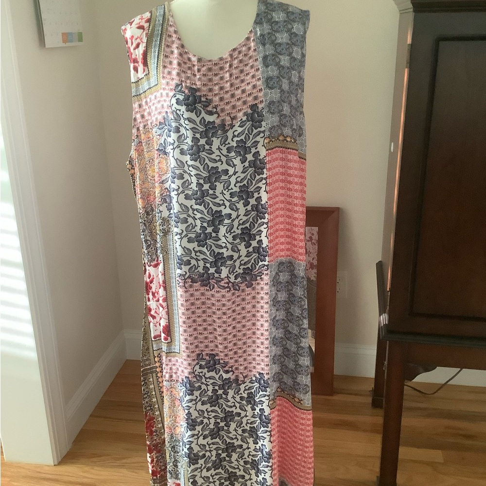 Woman’s short sleeve shift dress
